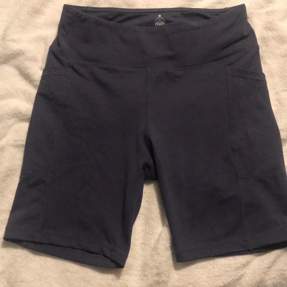 High Waisted Rio Shorts (7 in. inseam) Light Navy
